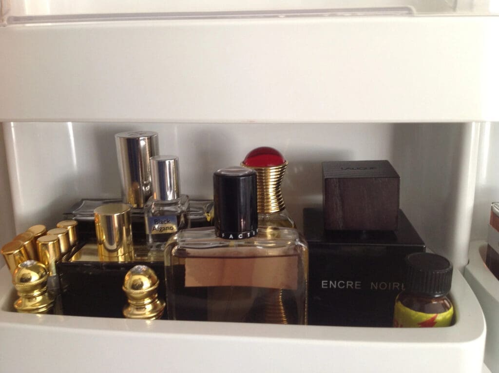bảo quản nước hoa trong tủ lạnh - sản phẩm mùi hương từ NOTE - The Scent Lab - sản phẩm mùi hương từ NOTE - The Scent Lab